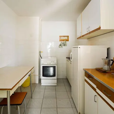 Daire Two-bedroom Near Sea 1 *