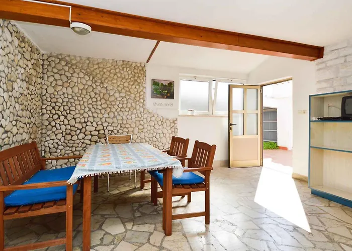 Lägenhet Two-bedroom Near Sea 1 *