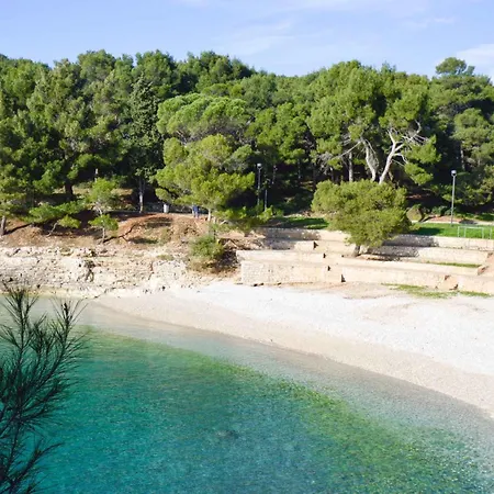 Two-bedroom Near Sea 1 *