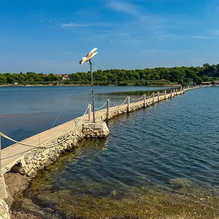 Two-bedroom Near Sea 1 *