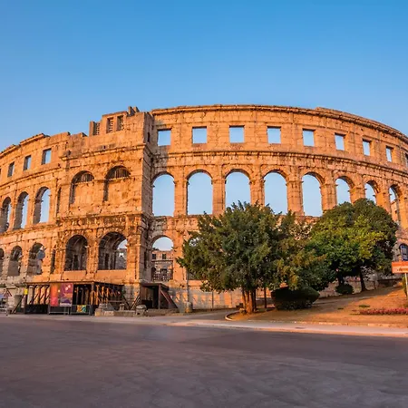 Apartman Two-bedroom Near Sea 1 *