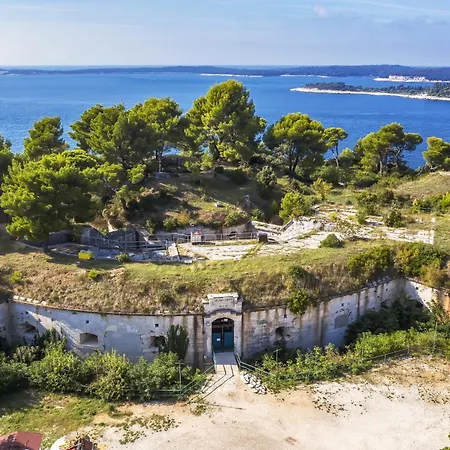 Two-bedroom Near Sea 1 * Pula