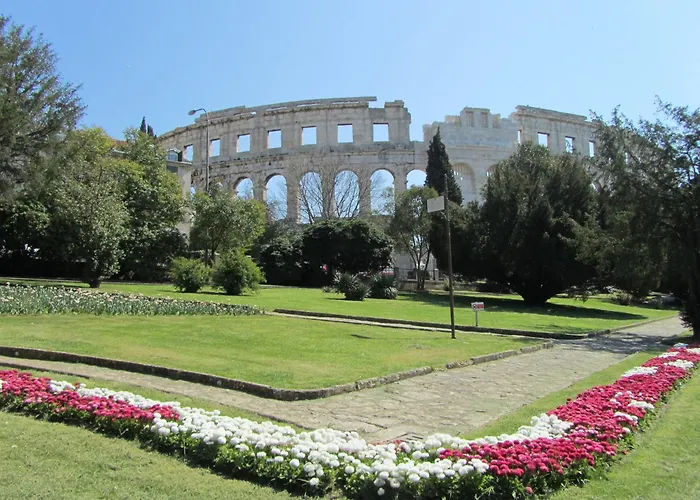 Two-bedroom Near Sea 1 Pola