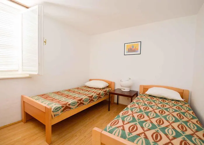 Two-bedroom Near Sea 1 Pola