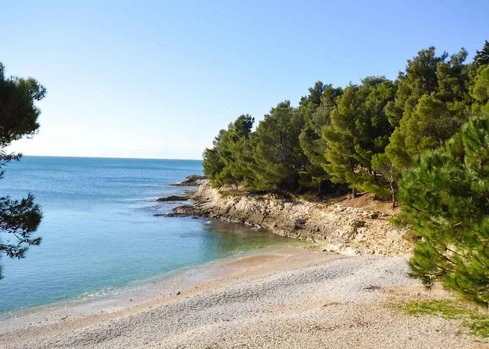 Two-bedroom Near Sea 1 * Pola