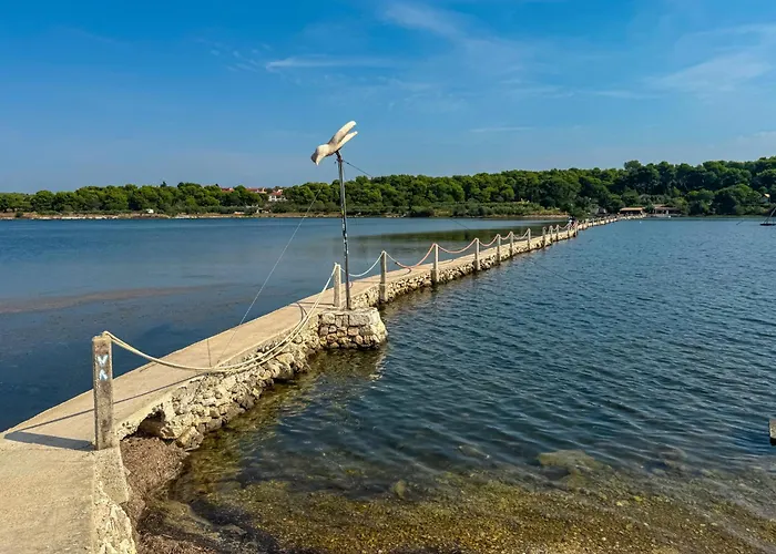 Two-bedroom Near Sea 1 *