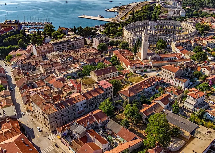 Two-bedroom Near Sea 1 Appartamento Pola