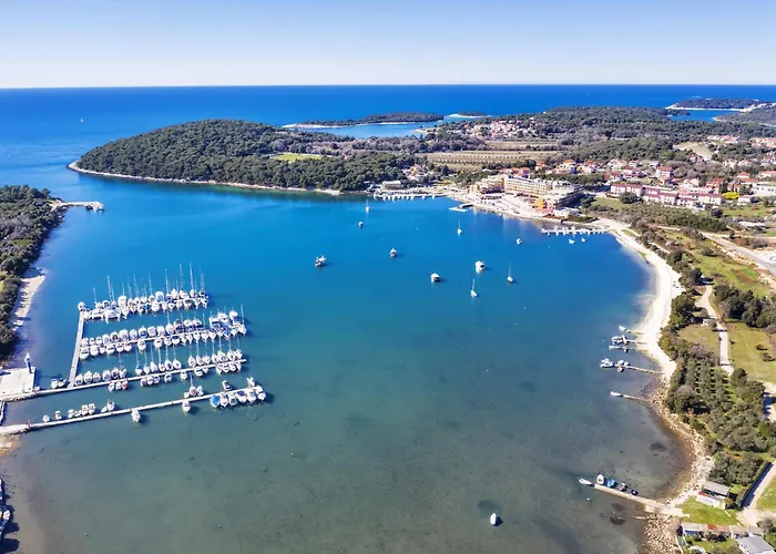 Two-bedroom Near Sea 1 * Pola