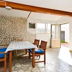 דירה Two-bedroom Near Sea 1 *